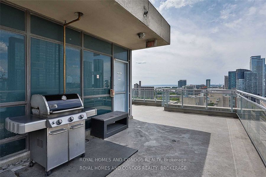 410 Queens Quay W, unit Lph6 for rent