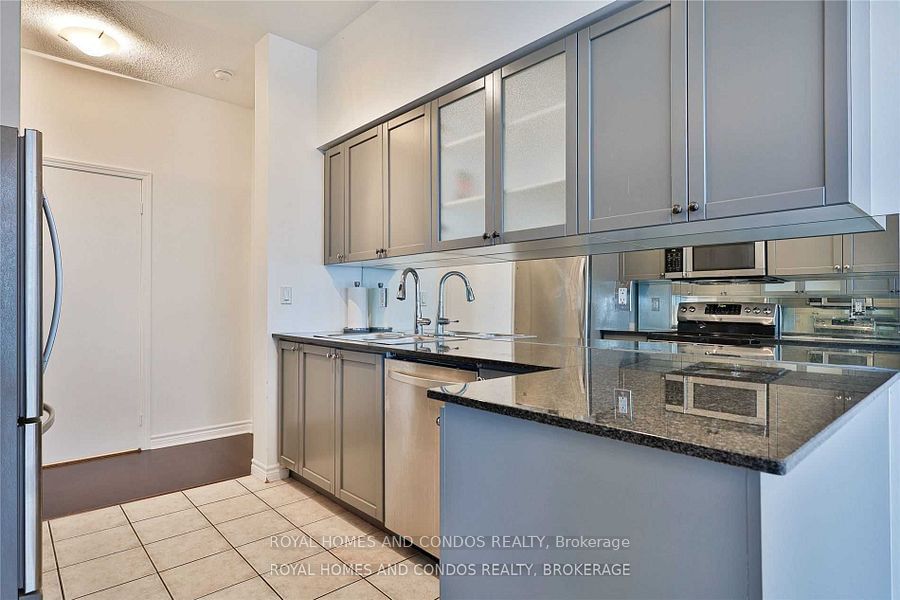 410 Queens Quay W, unit Lph6 for rent