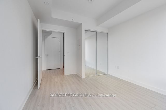 238 Simcoe St, unit 3807 for rent