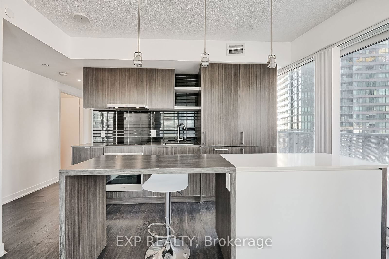 100 Harbour St, unit 1904 for rent