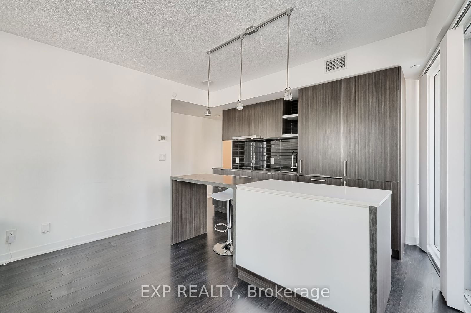 100 Harbour St, unit 1904 for rent