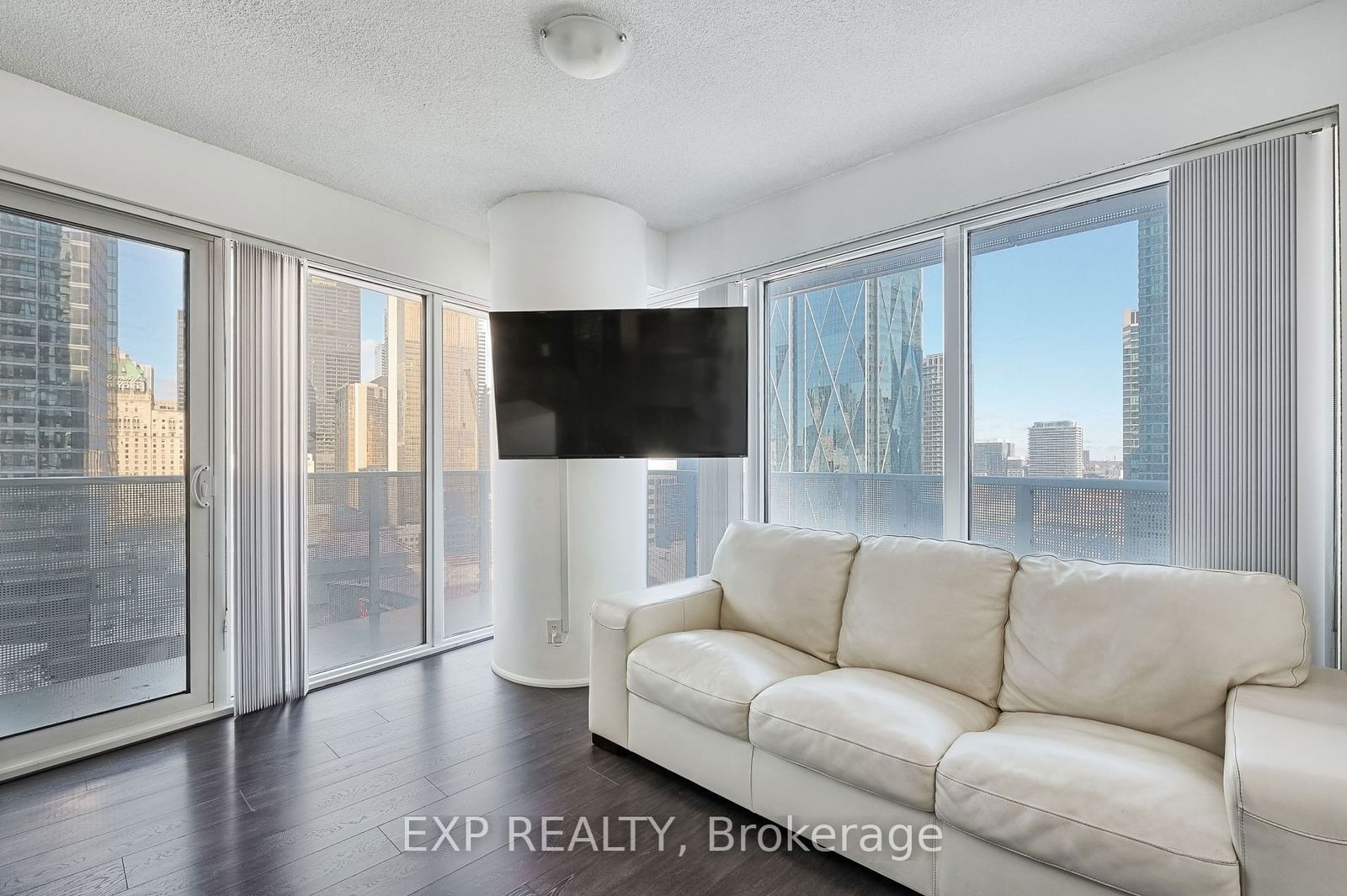 100 Harbour St, unit 1904 for rent