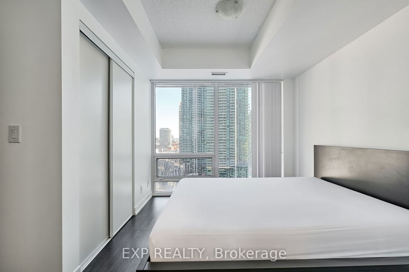 100 Harbour St, unit 1904 for rent