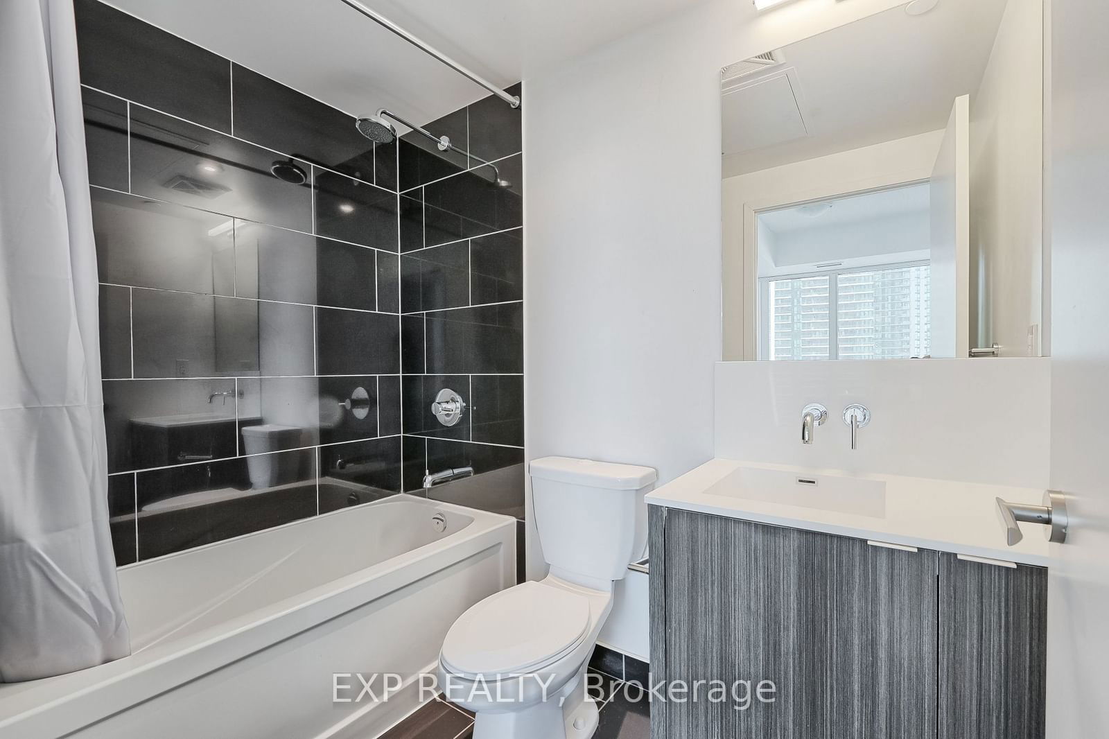 100 Harbour St, unit 1904 for rent