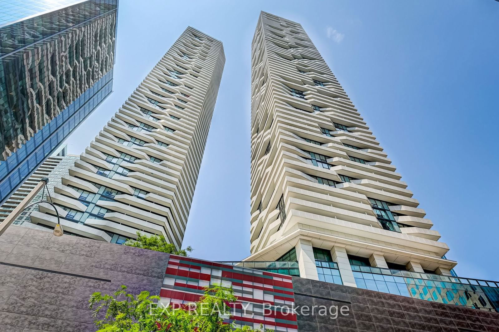 100 Harbour St, unit 1904 for rent