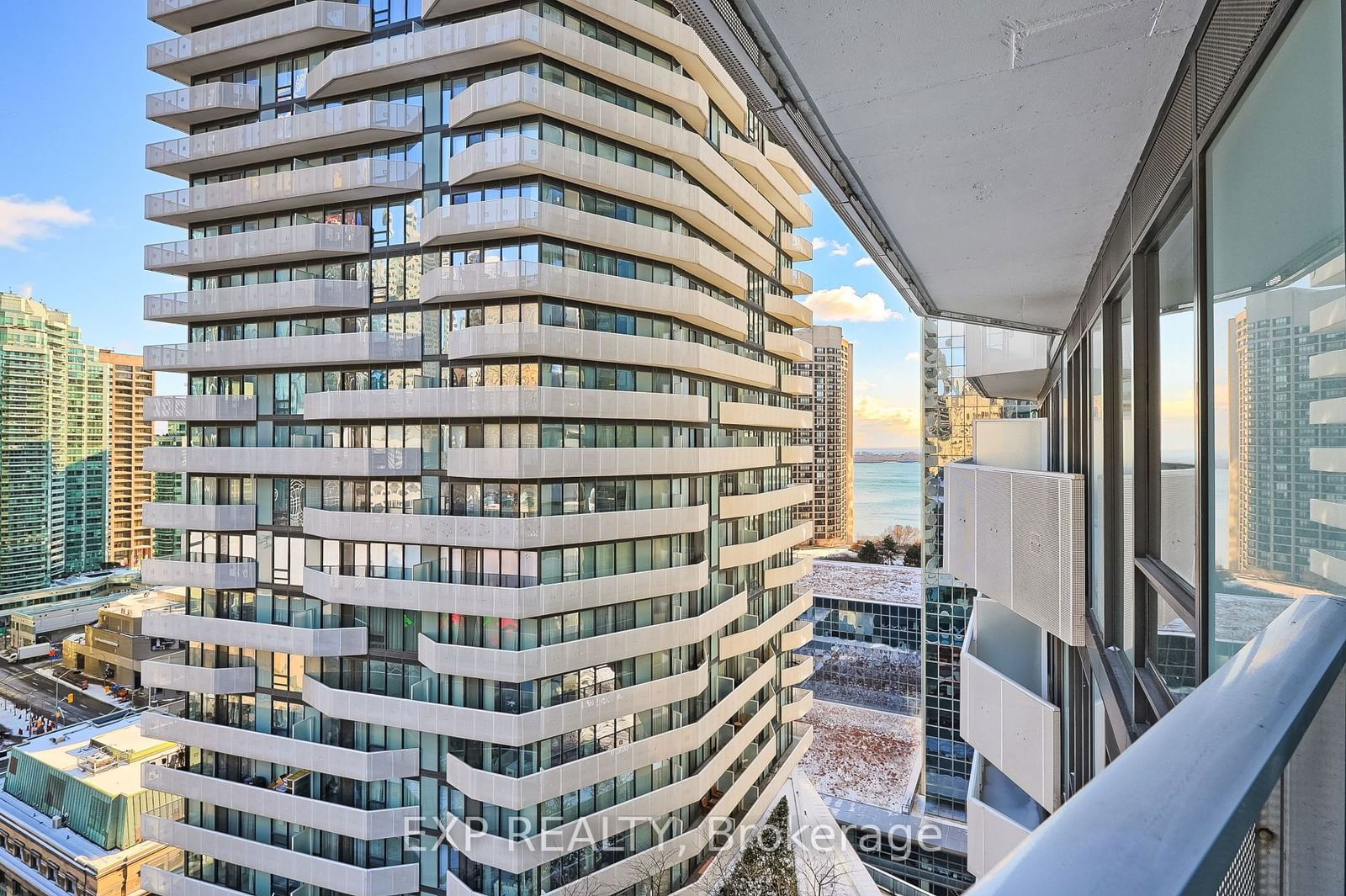 100 Harbour St, unit 1904 for rent