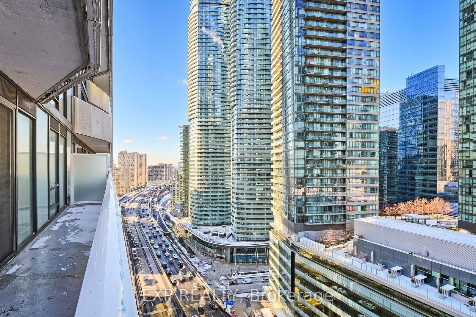 100 Harbour St, unit 1904 for rent