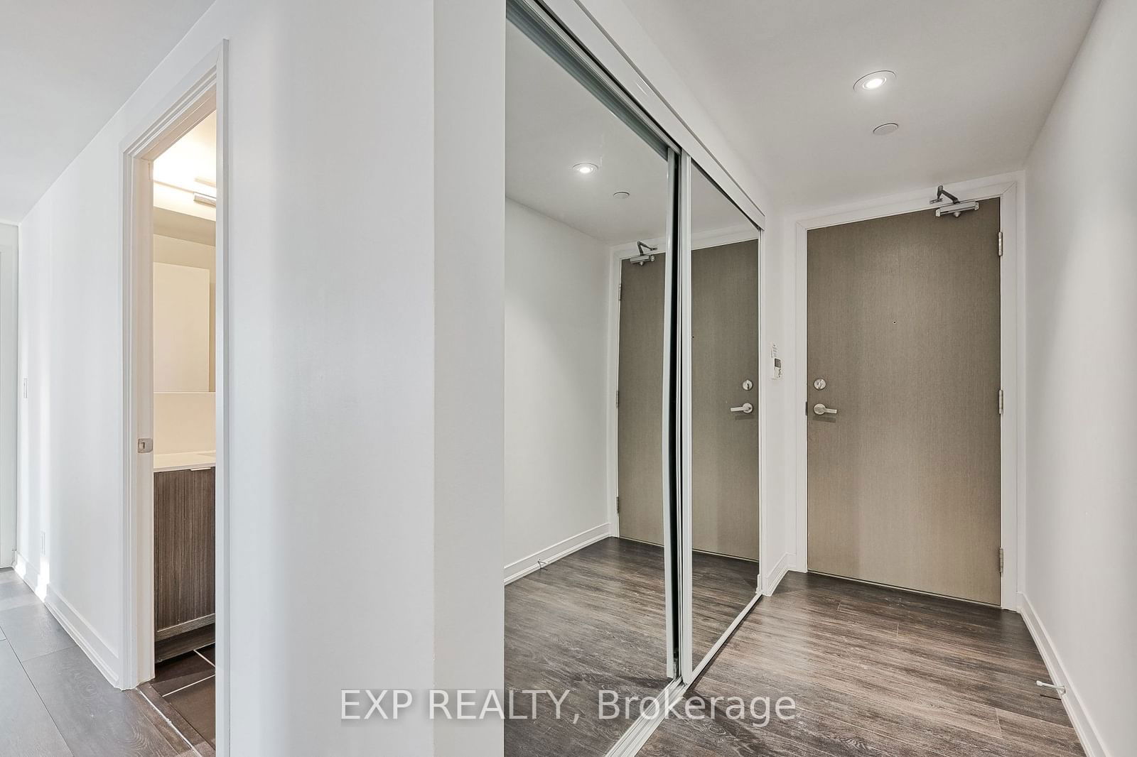 100 Harbour St, unit 1904 for rent