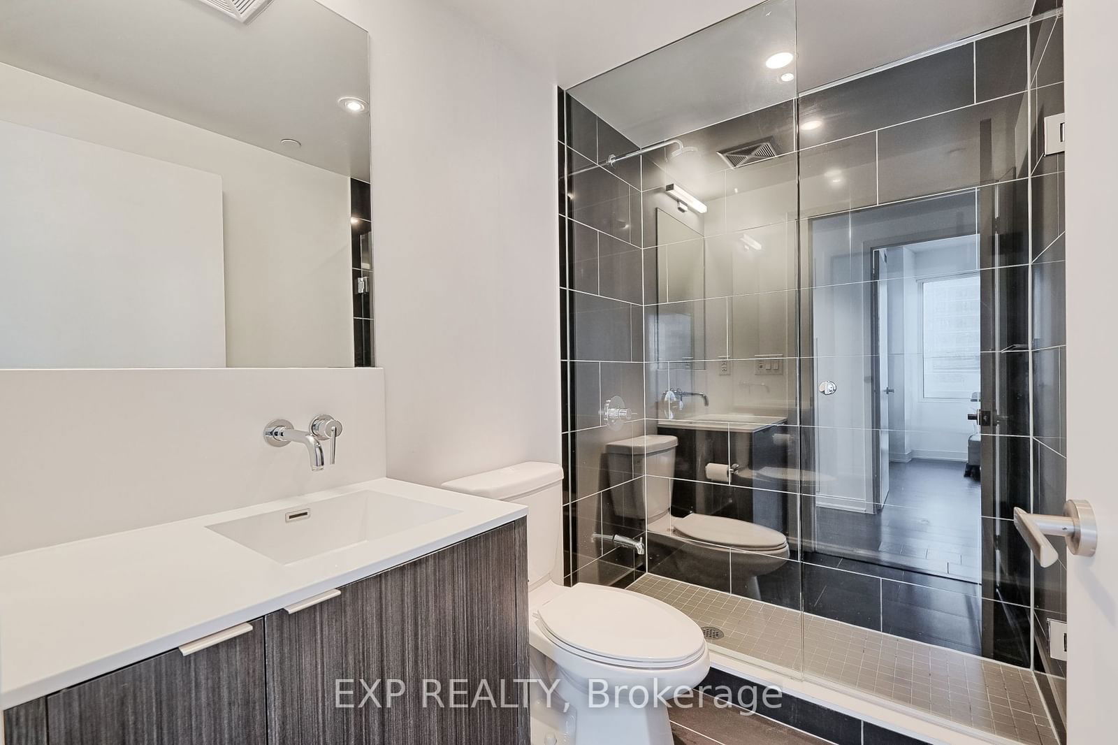 100 Harbour St, unit 1904 for rent