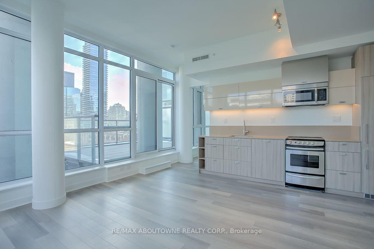 290 Adelaide St W, unit 802 for sale