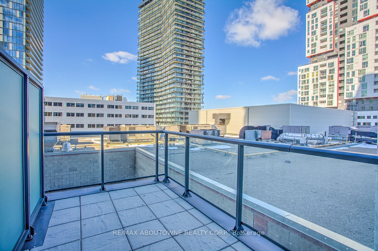 290 Adelaide St W, unit 802 for sale