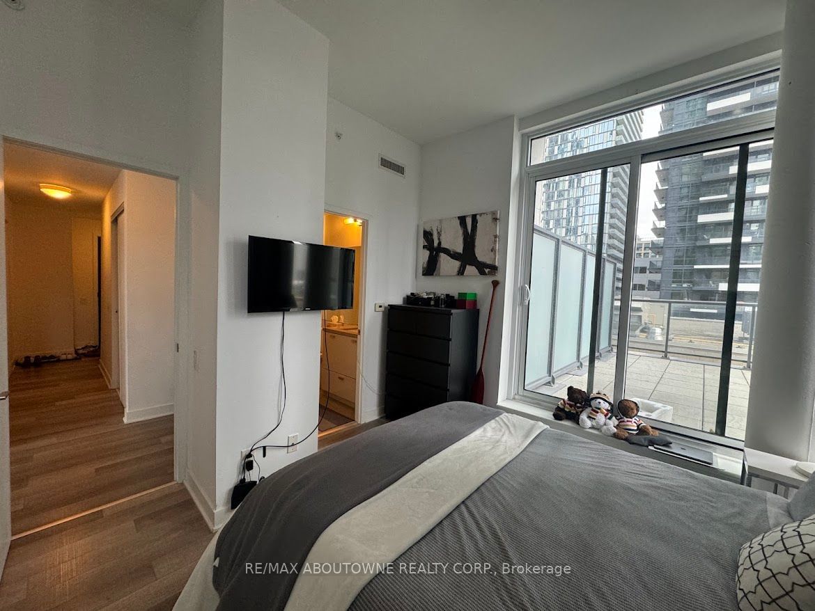 290 Adelaide St W, unit 802 for sale