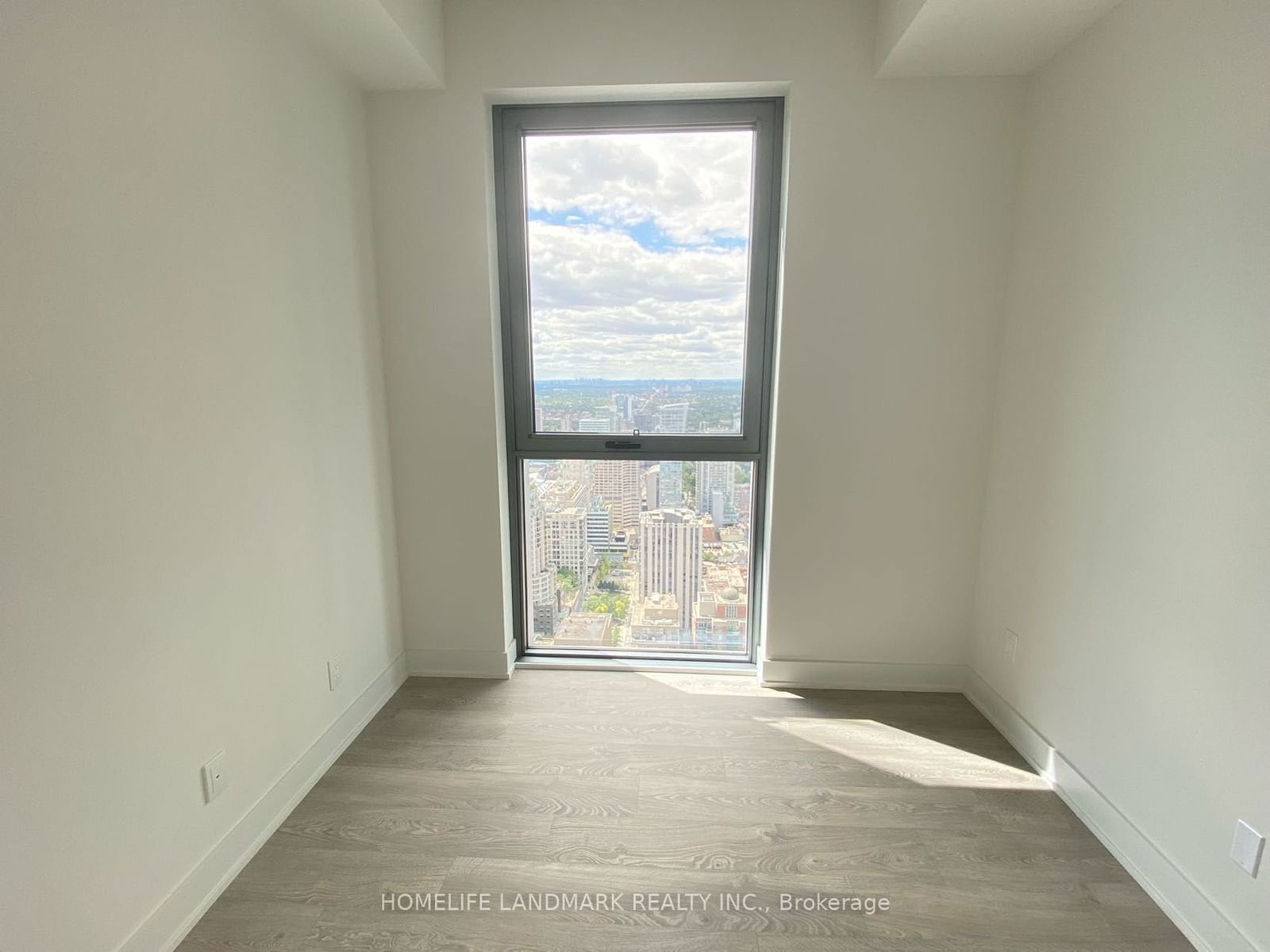 8 Cumberland St, unit 4702 for rent