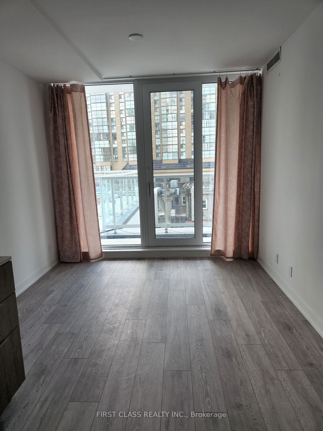 15 Holmes Ave, unit 304 for rent