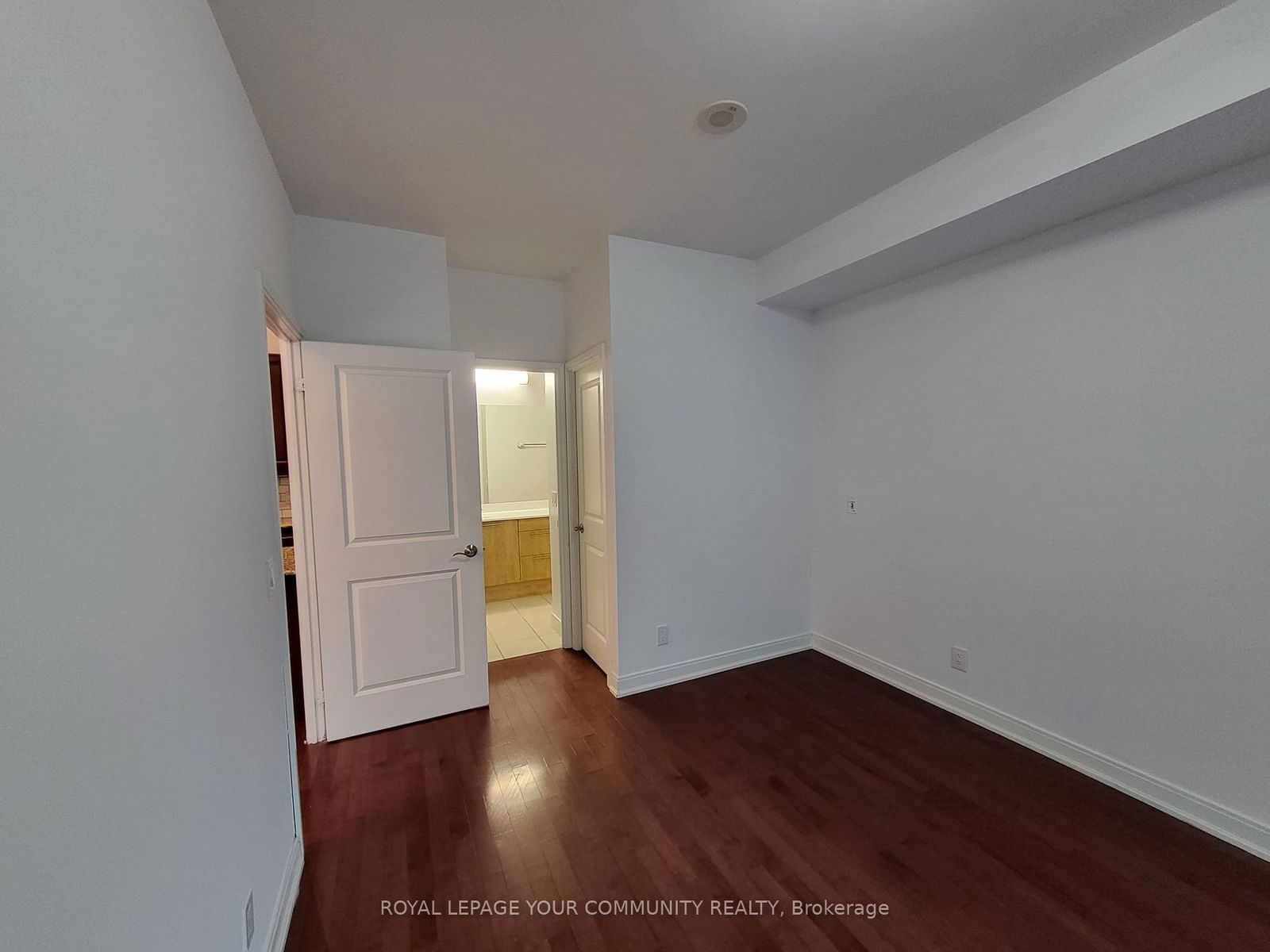 88 Broadway Ave, unit 605 for rent