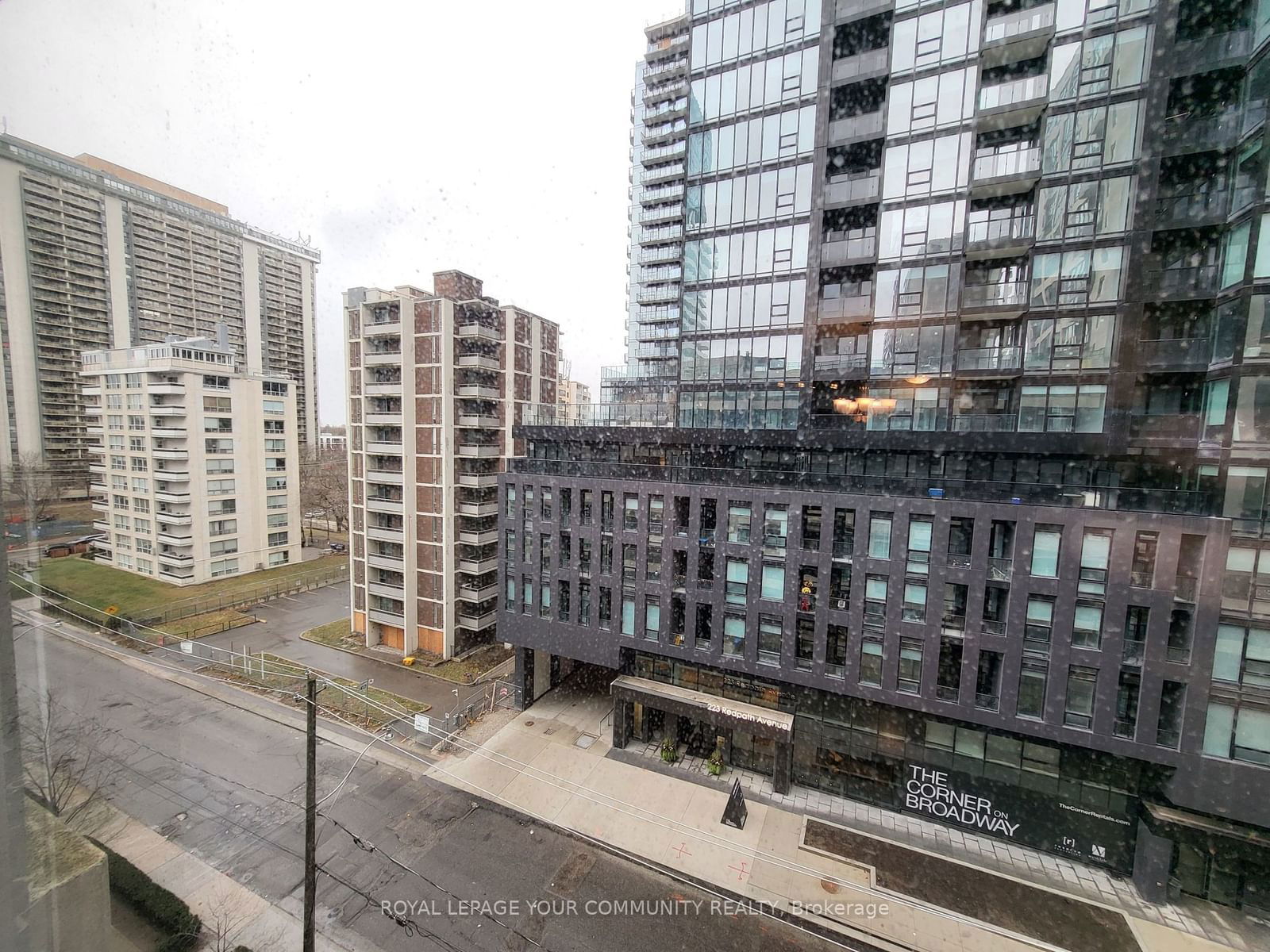 88 Broadway Ave, unit 605 for rent