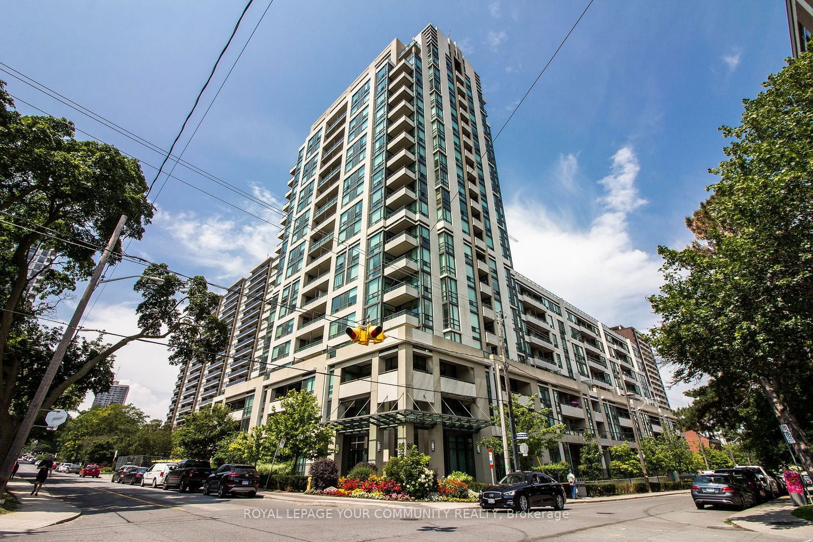 88 Broadway Ave, unit 605 for rent