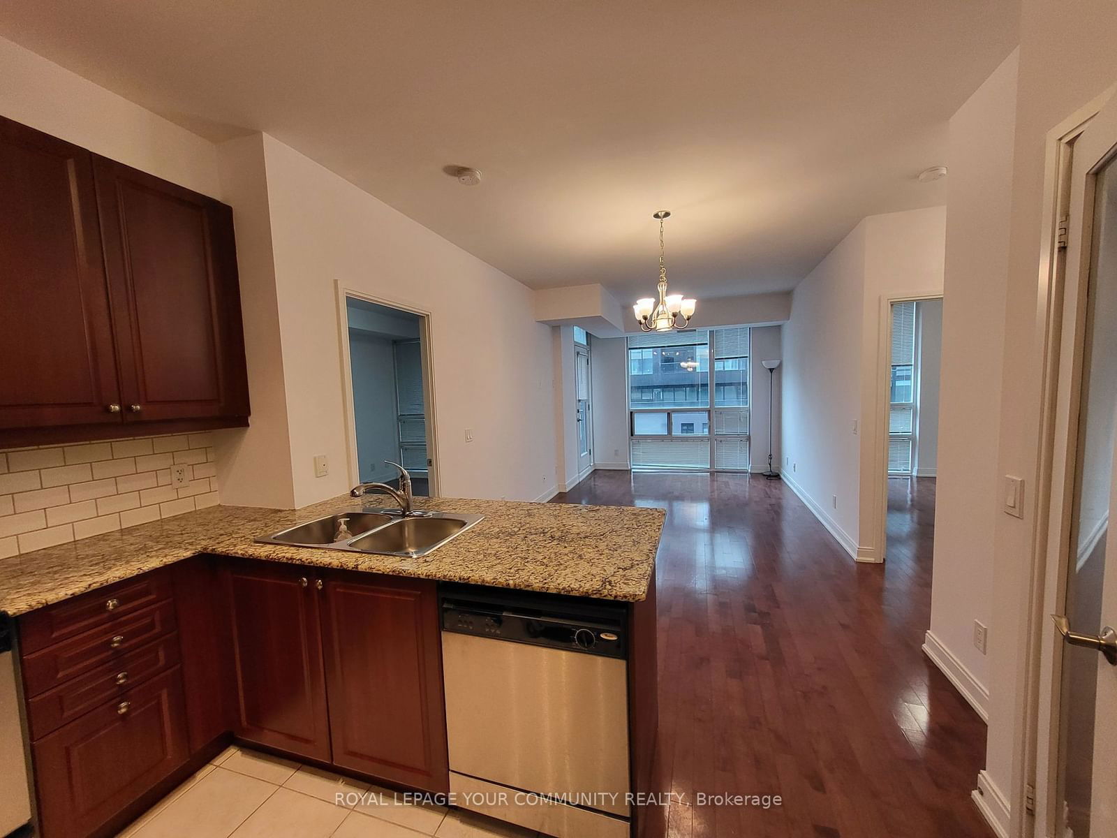 88 Broadway Ave, unit 605 for rent