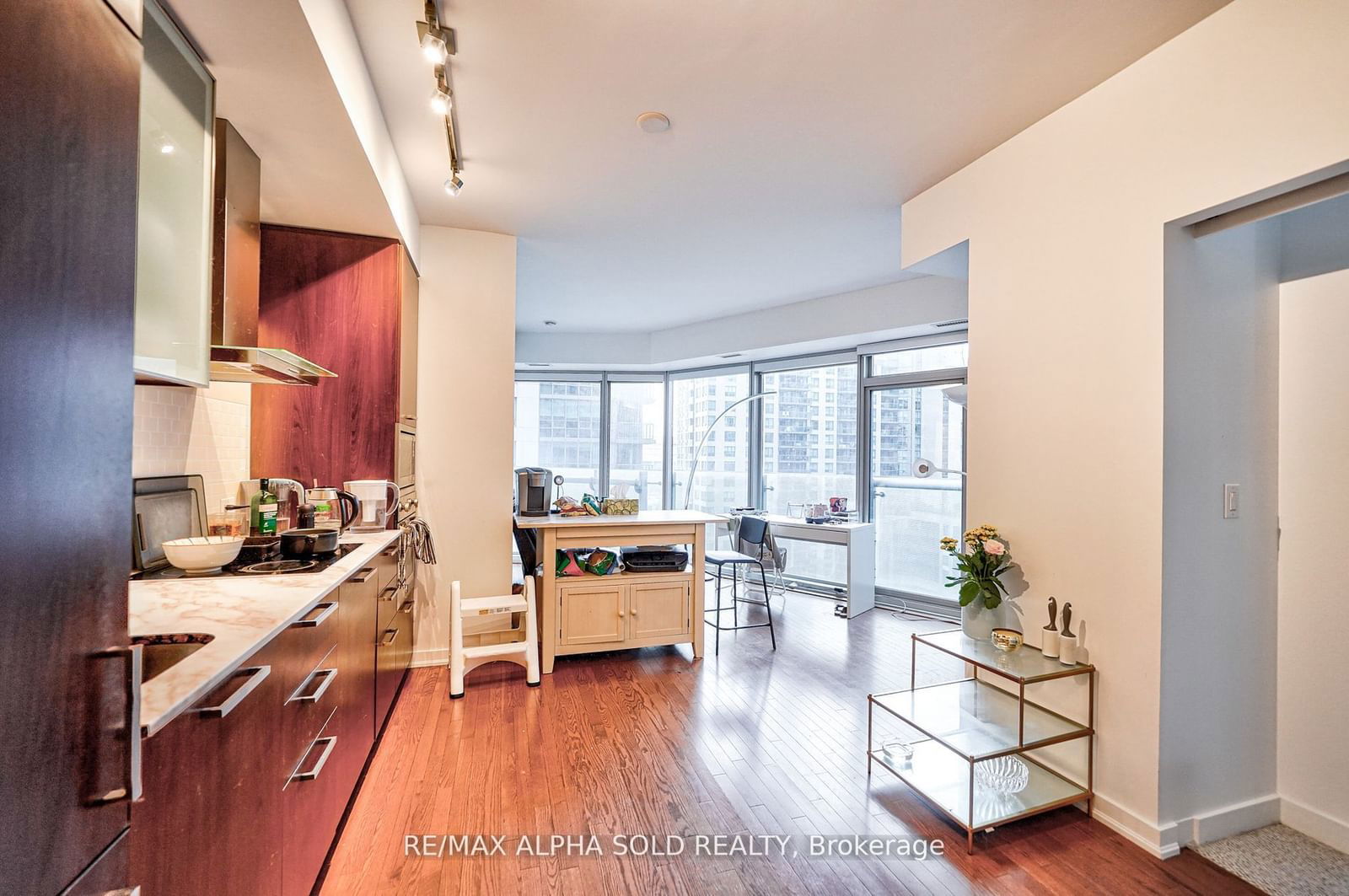 12 York St, unit 707 for rent