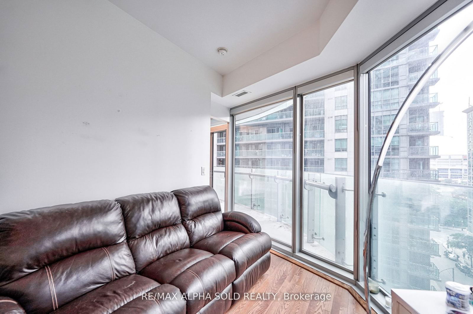 12 York St, unit 707 for rent