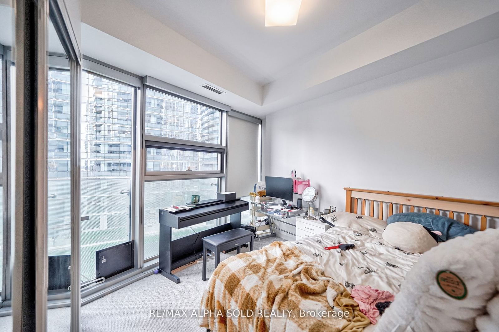 12 York St, unit 707 for rent