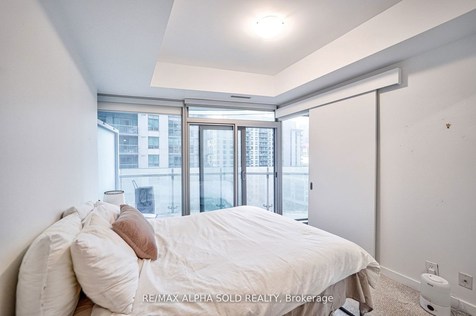 12 York St, unit 707 for rent