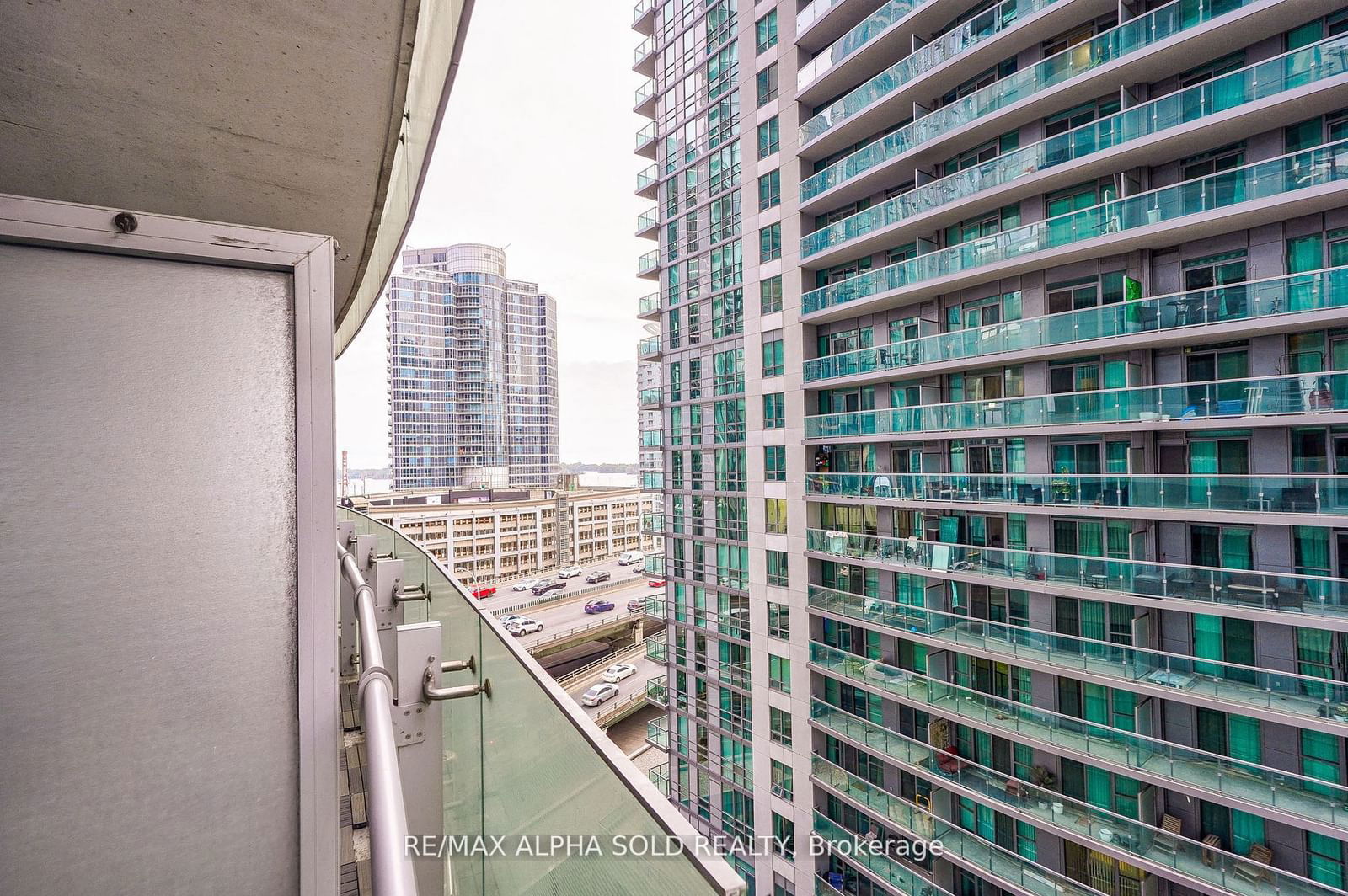 12 York St, unit 707 for rent