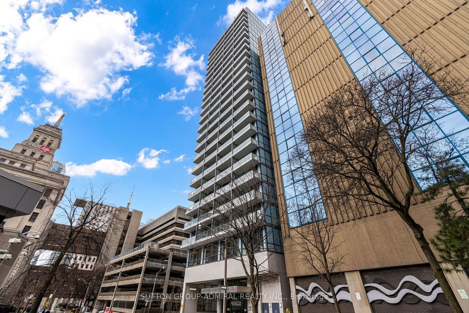 210 Simcoe St, unit 1611 for rent