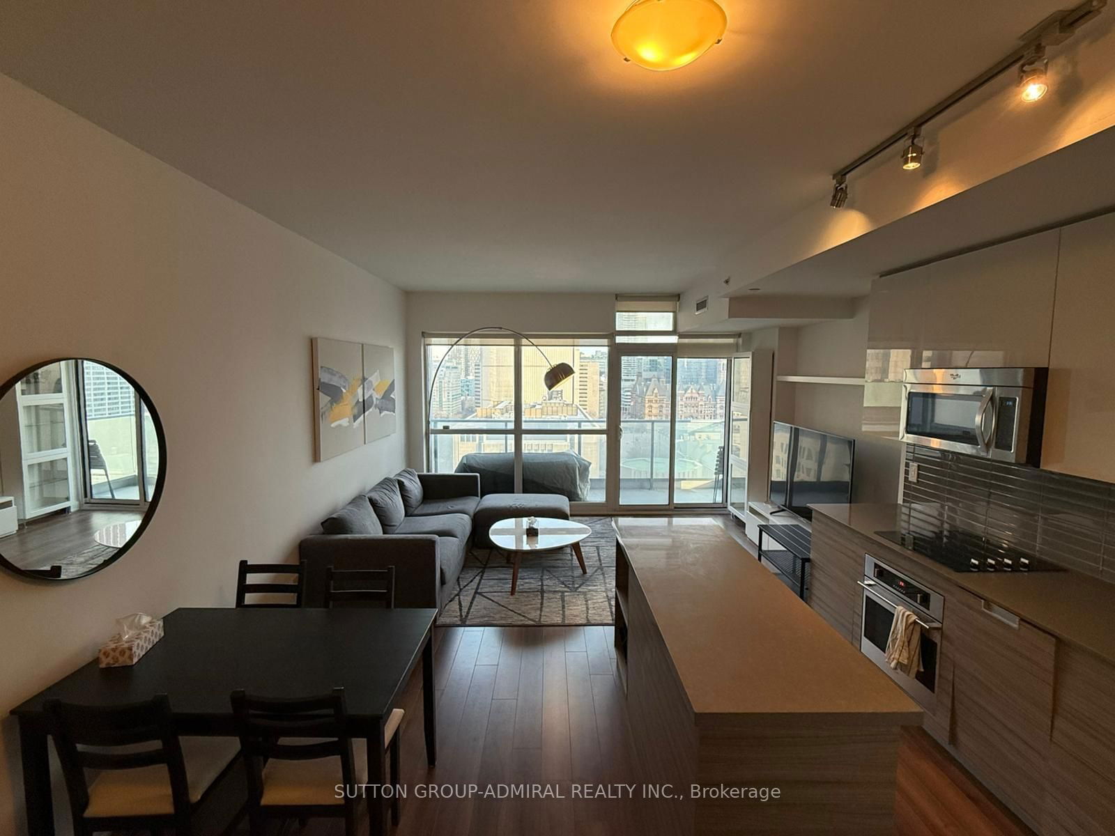 210 Simcoe St, unit 1611 for rent