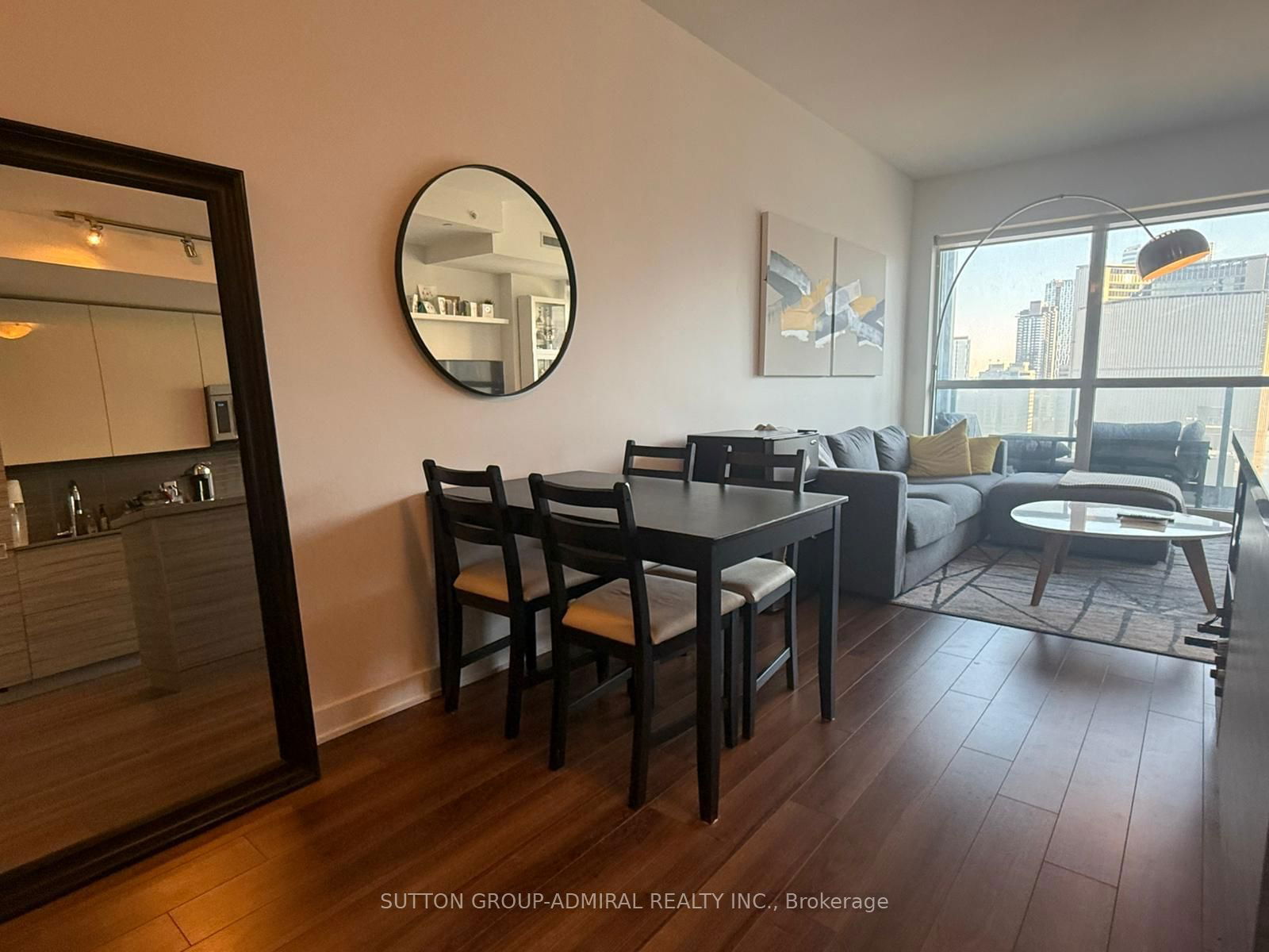 210 Simcoe St, unit 1611 for rent