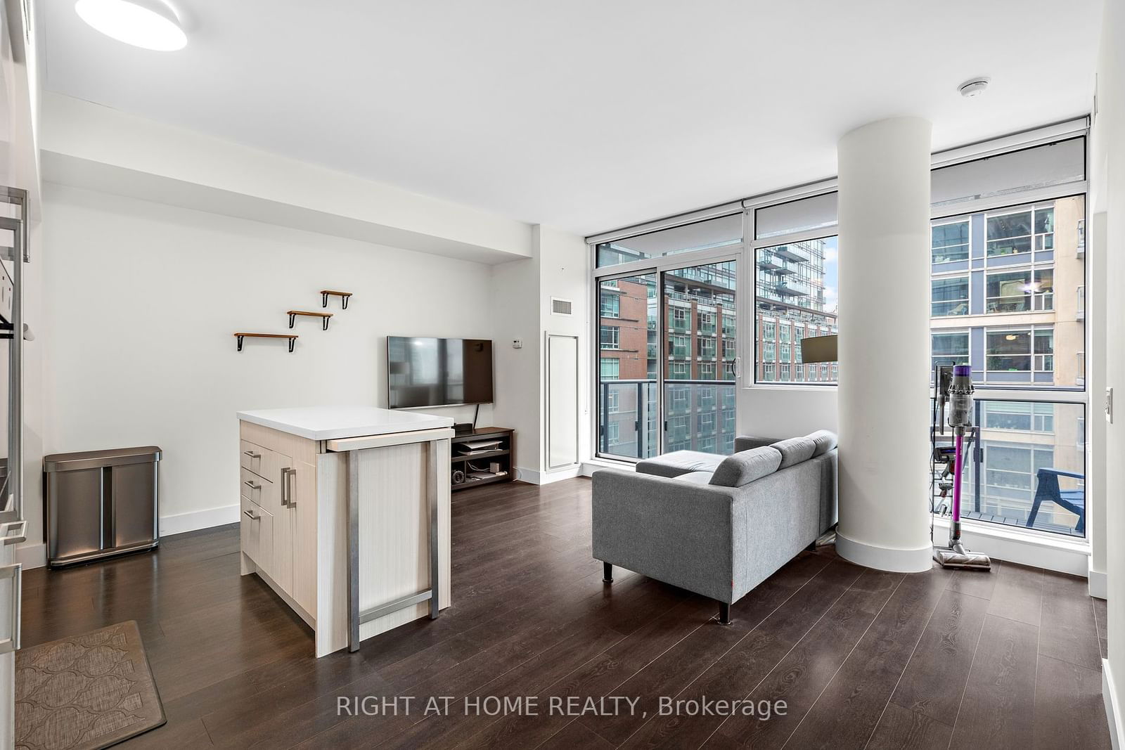 39 Sherbourne St, unit 608 for rent