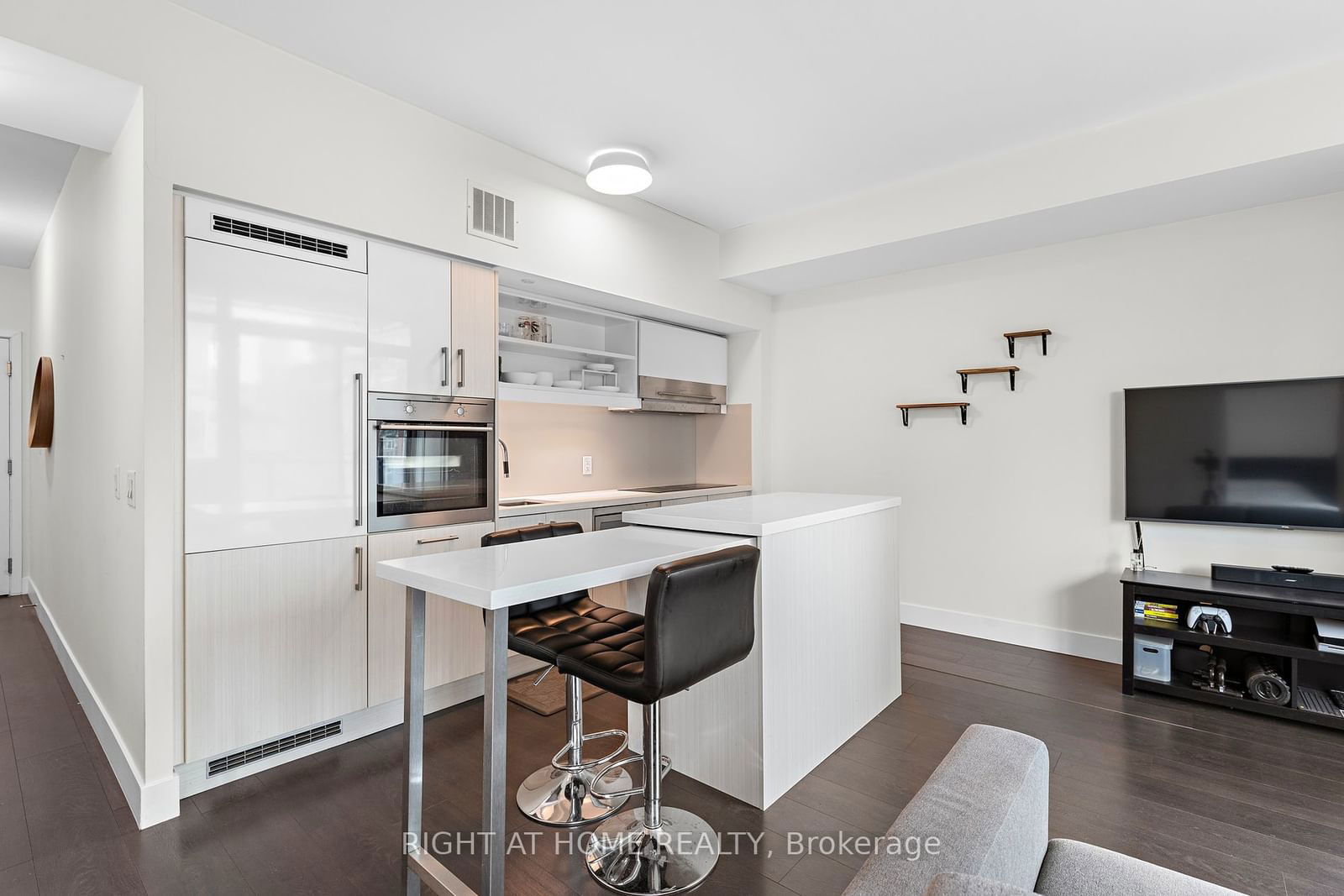 39 Sherbourne St, unit 608 for rent