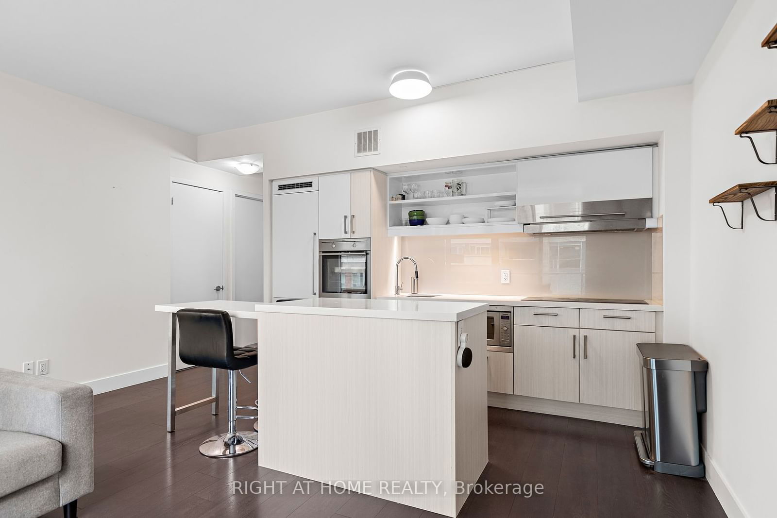 39 Sherbourne St, unit 608 for rent