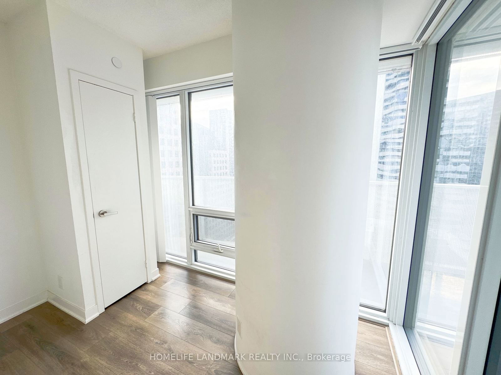 88 Harbour St, unit 2010 for rent