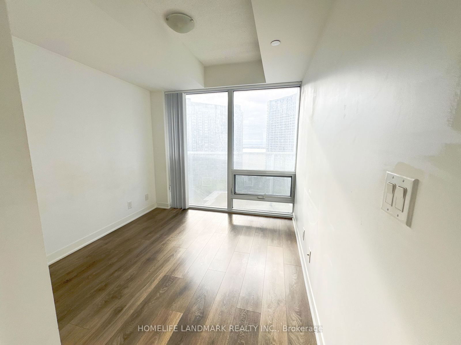 88 Harbour St, unit 2010 for rent