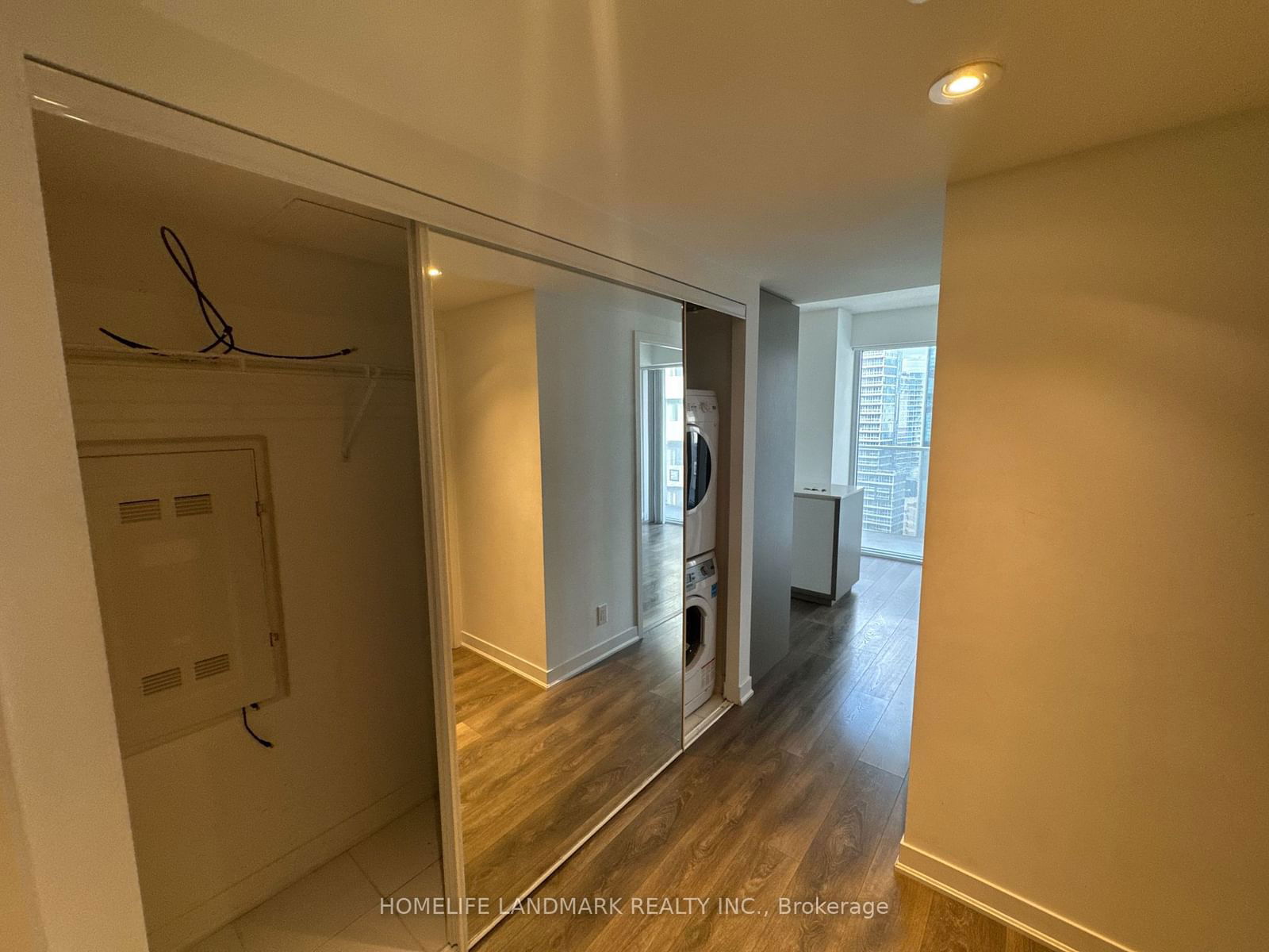 88 Harbour St, unit 2010 for rent