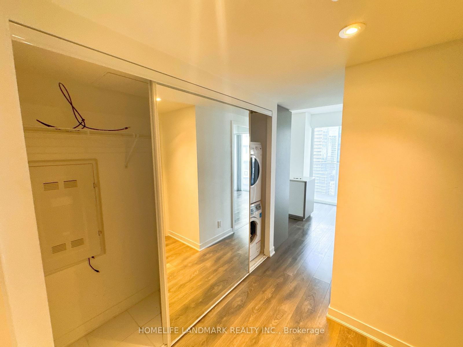 88 Harbour St, unit 2010 for rent