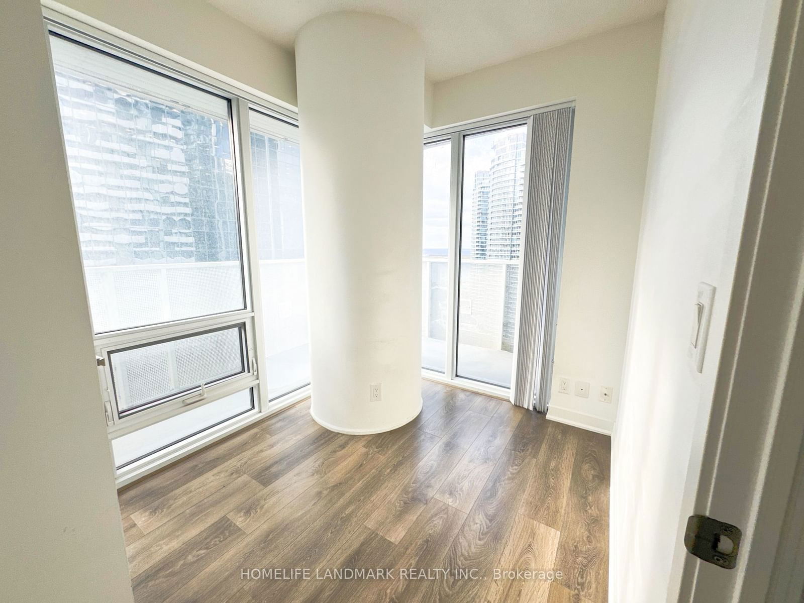 88 Harbour St, unit 2010 for rent