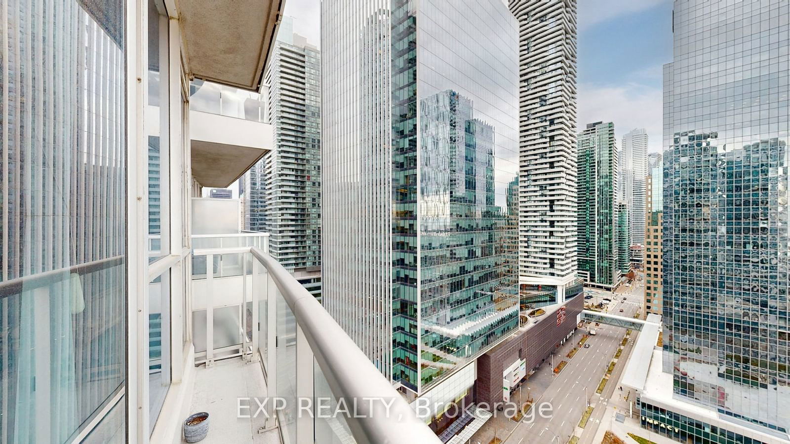 8 York St, unit 2404 for rent