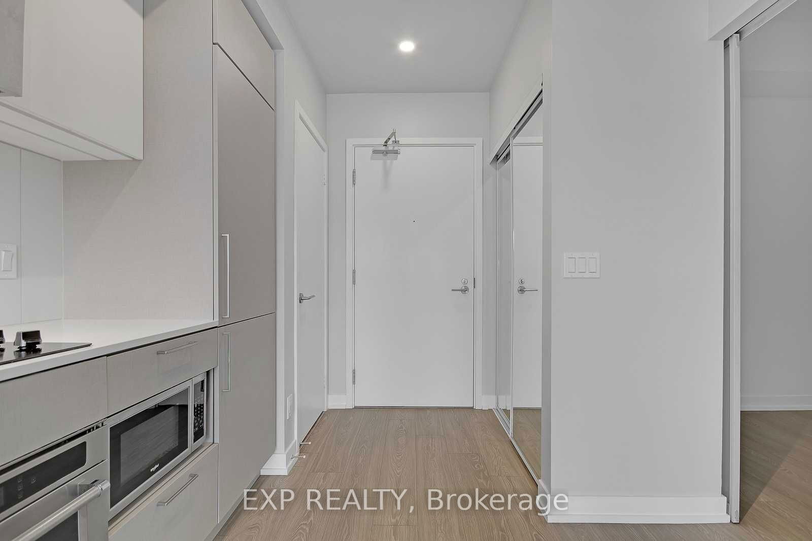 19 Western Battery Rd, unit 1120 for rent