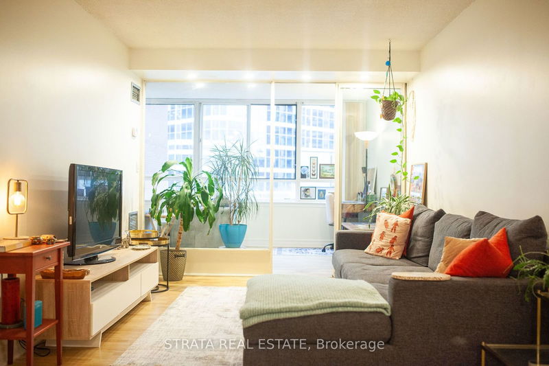 633 Bay St, unit 520 for rent