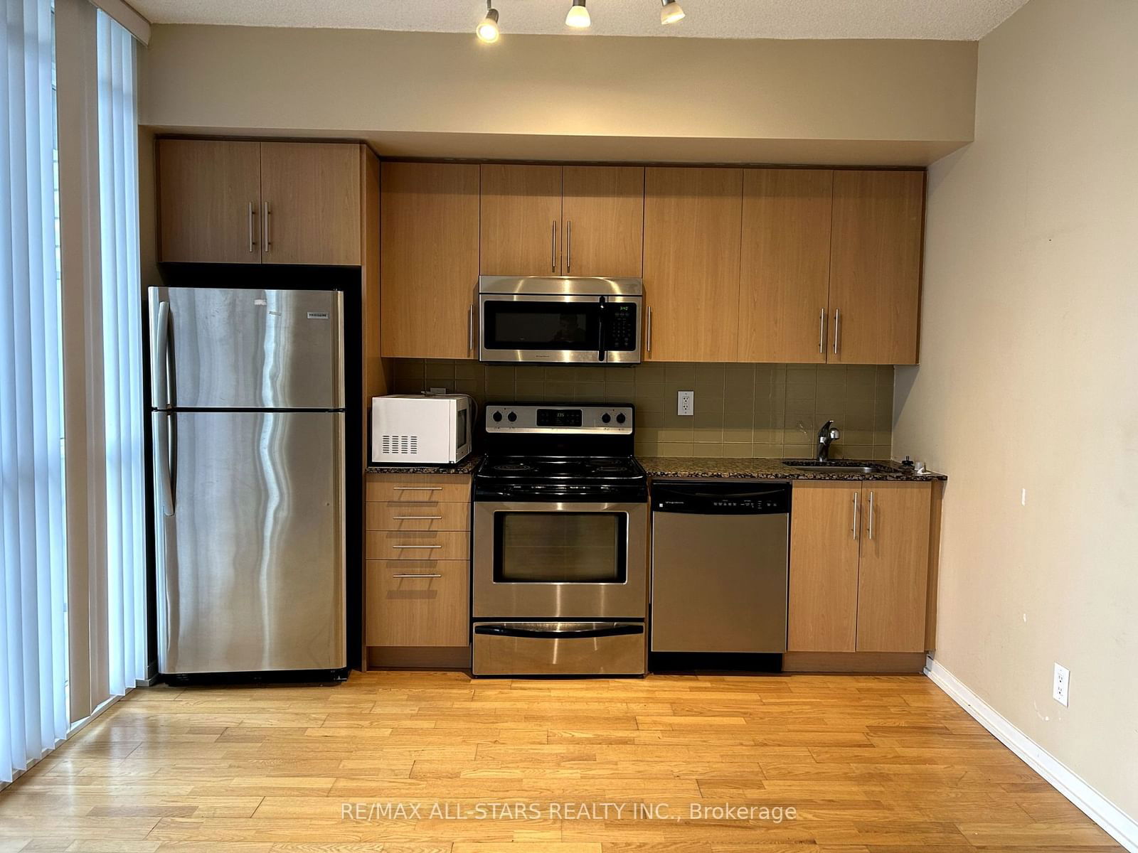 65 Bremner Blvd, unit 4611 for rent