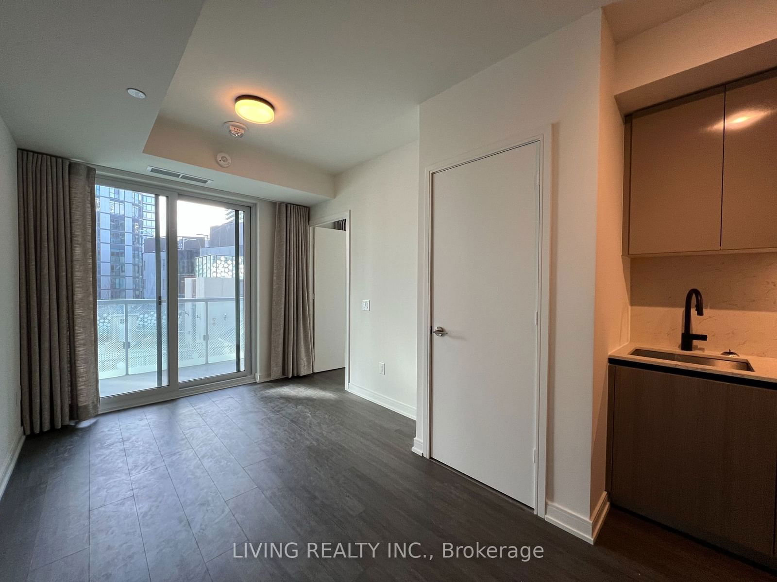 425 Front St E, unit 419 for rent