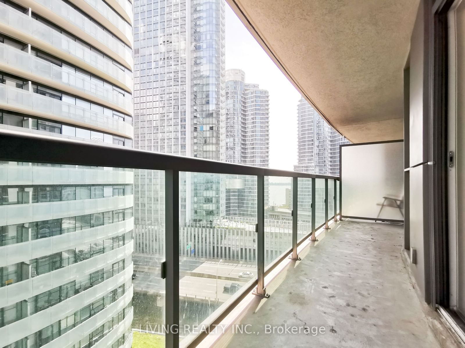 19 Grand Trunk Cres, unit 1708 for rent