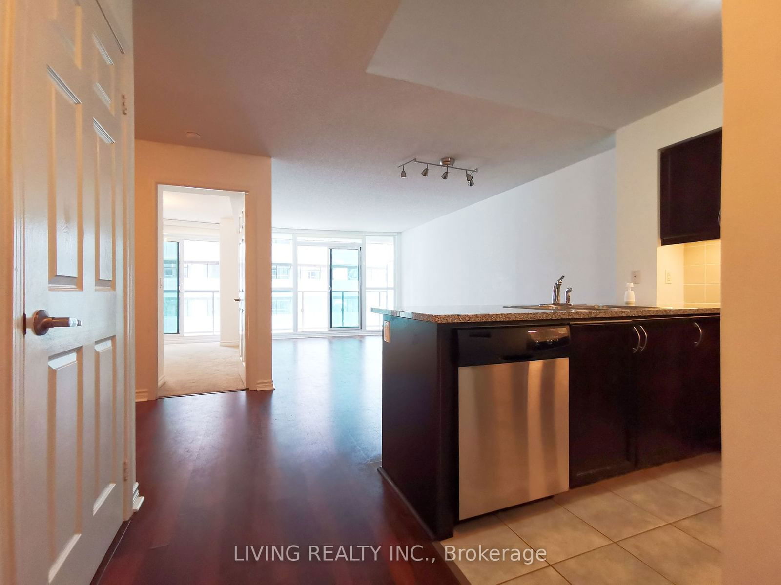 19 Grand Trunk Cres, unit 1708 for rent