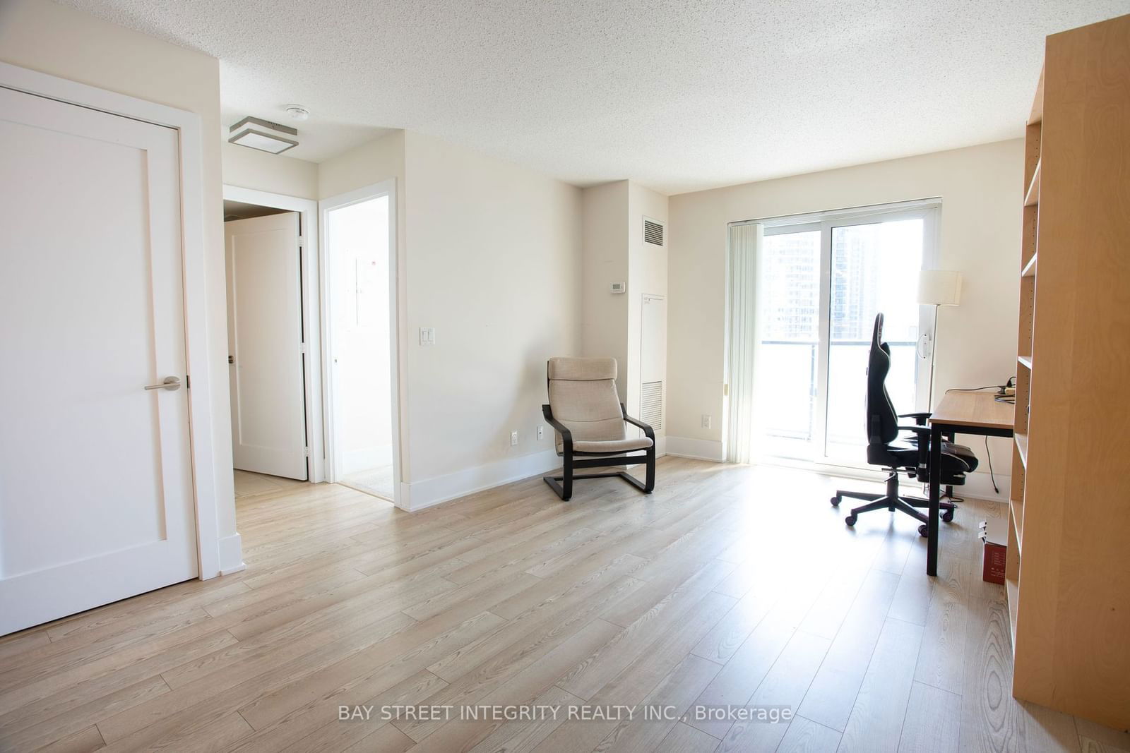 300 Front St, unit 1212A for rent