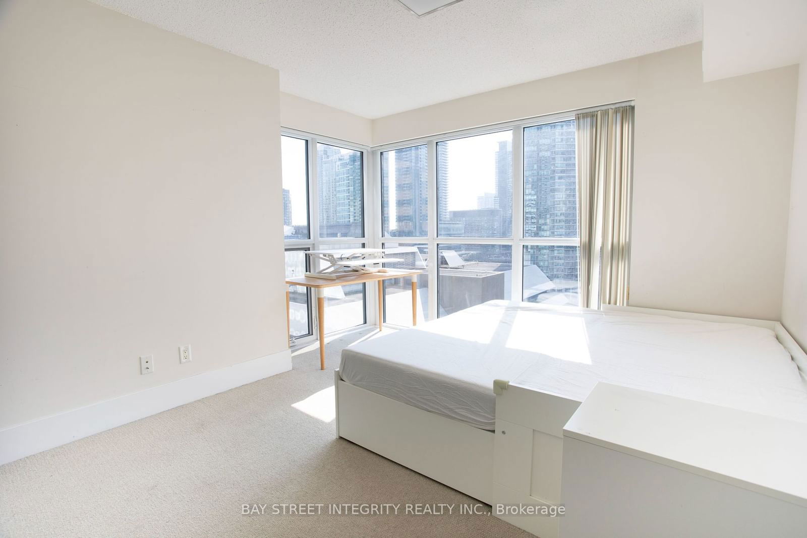 300 Front St, unit 1212A for rent