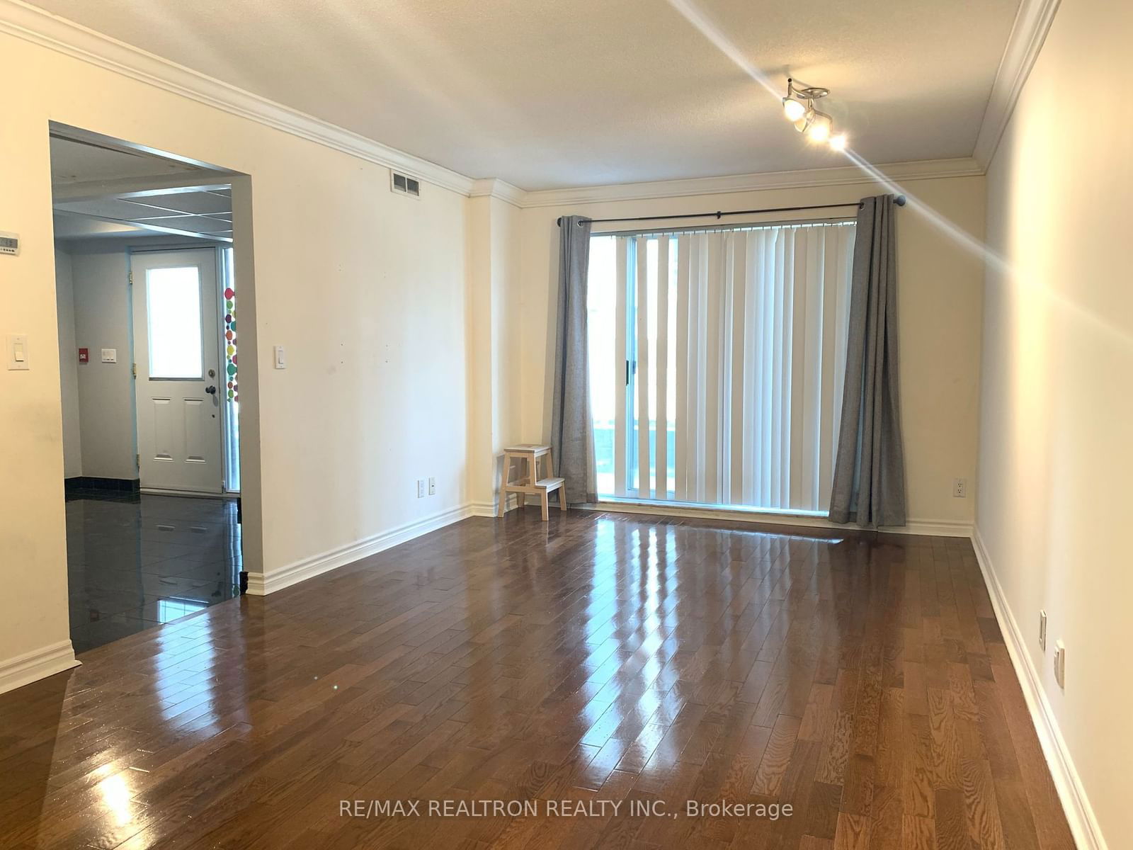 38 Hollywood Ave, unit 108 for rent