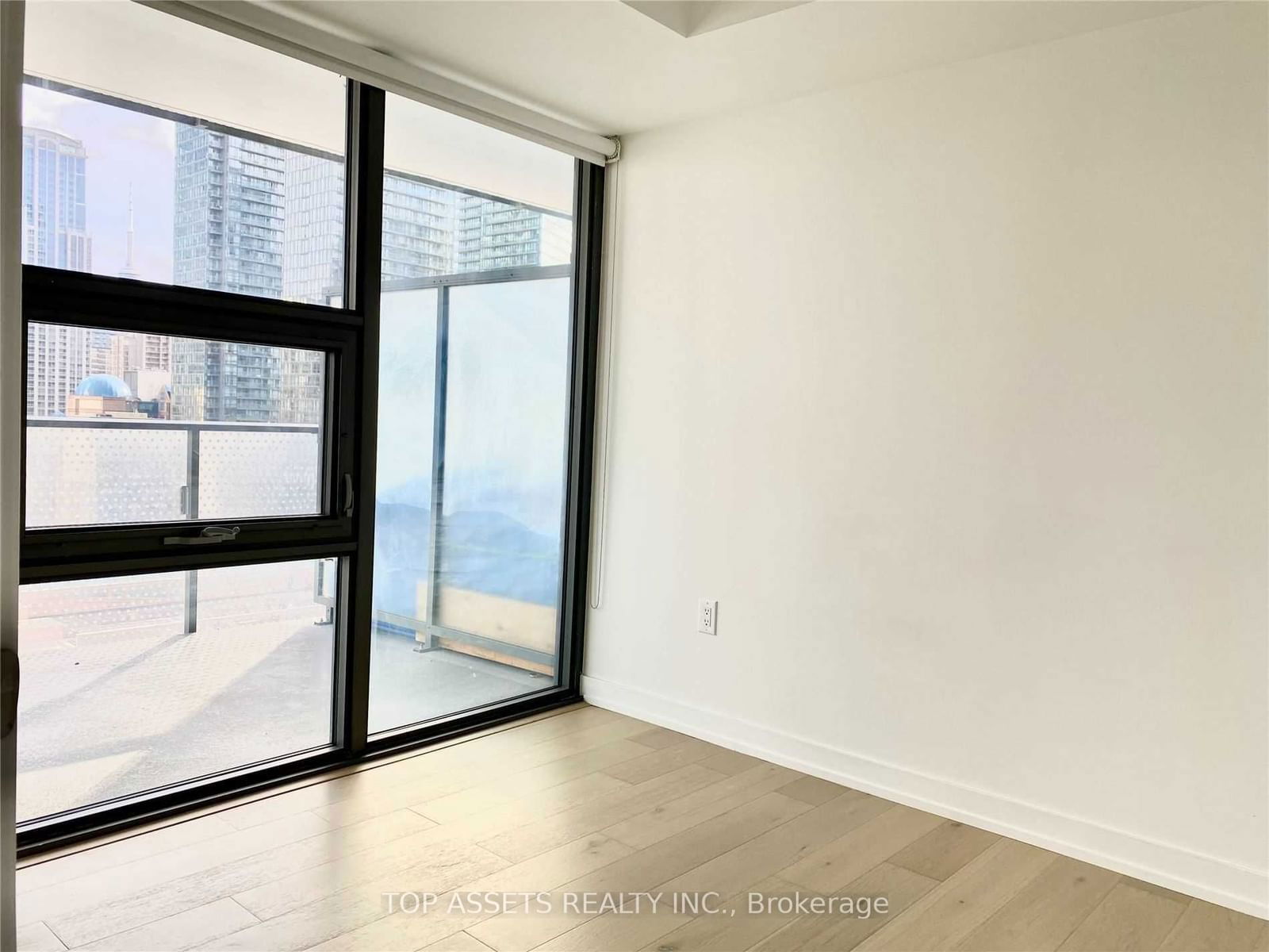 11 Wellesley St W, unit 1102 for rent