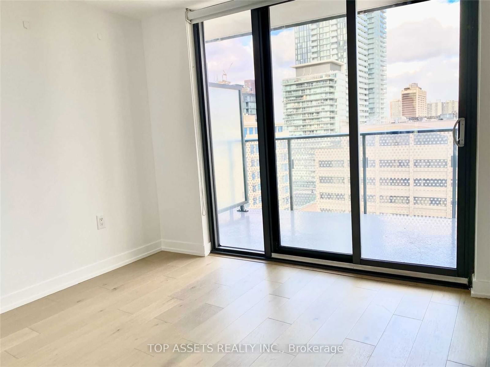 11 Wellesley St W, unit 1102 for rent